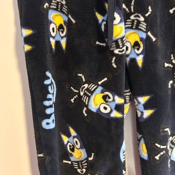 Bluey women’s medium skeleton bluey fleece straight leg lounge pants - Picture 2 of 3